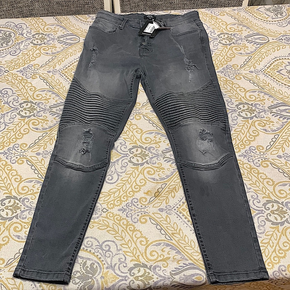 Never worn! New Gray Denim Skinny Jeans(with Tags)